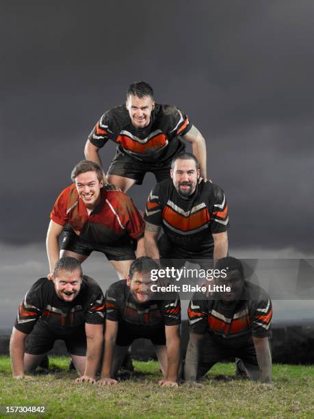 rugby team pyramid portrait. - human pyramid stock pictures, royalty-free photos & images