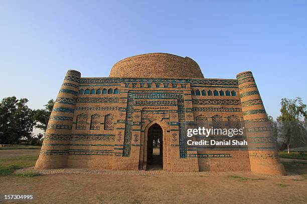 squared blue and red tiled architectural mausoleum - dera ismail khan stock pictures, royalty-free photos & images
