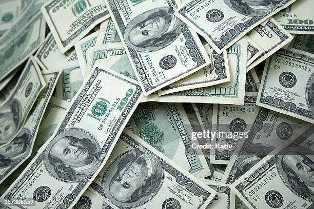 dinero pila de $100 dollar bills - paper currency fotografías e imágenes de stock