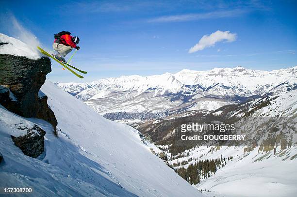 skier going off small cliff - telluride 個照片及圖片檔