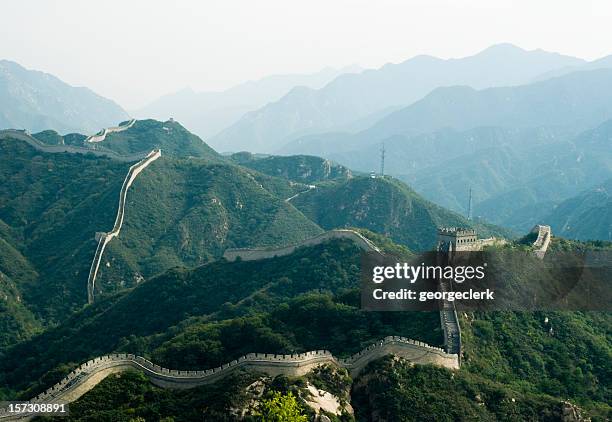 great wall of china - fortified wall stock pictures, royalty-free photos & images