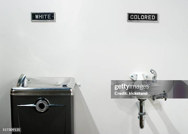 segregated water fountains - medborgarrätt för svarta bildbanksfoton och bilder