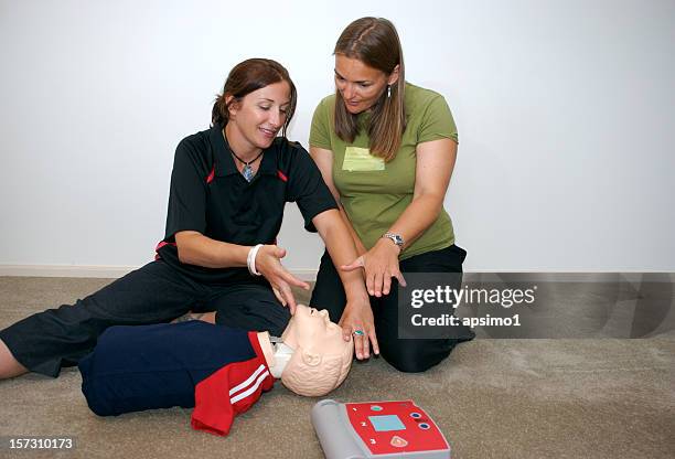 youth first aid - first aid training stock pictures, royalty-free photos & images