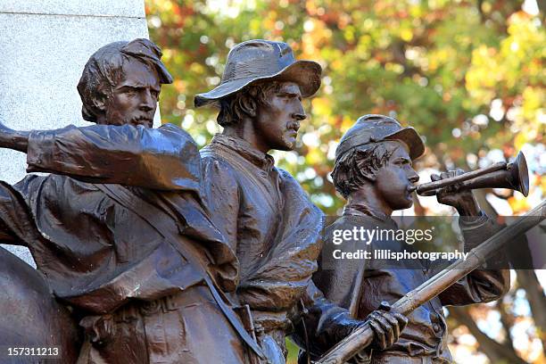 statue du soldat de la guerre civile de gettysburg - clairon photos et images de collection