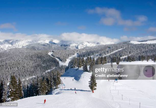 skiers at vail - colorado ski resort stock pictures, royalty-free photos & images