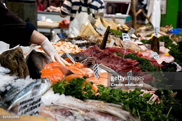 fresh today - fish market stockfoto's en -beelden