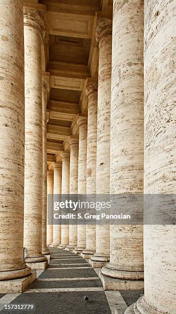 columnata de bernini - columnata fotografías e imágenes de stock