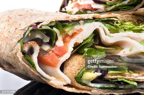 nahaufnahme der türkei packung - tortilla sandwich stock-fotos und bilder