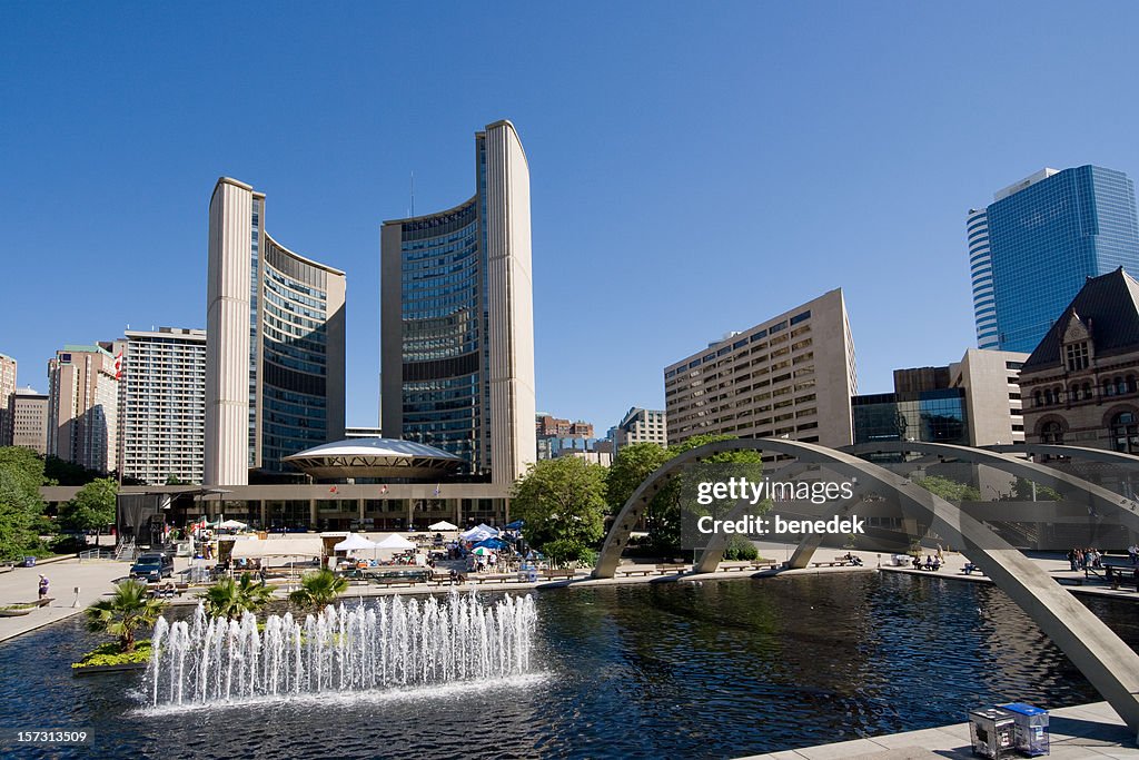 Toronto "Nathan Phillips Square"