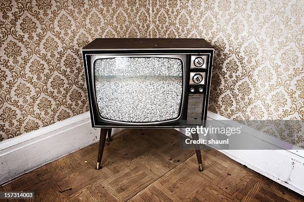 retro televisor - 80s living room fotografías e imágenes de stock