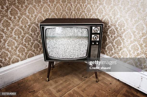 retro television - 80s living room stock pictures, royalty-free photos & images