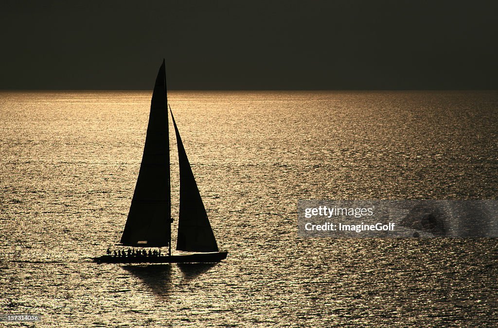 Segelboot mit Gruppe von Menschen im Sea of Cortez