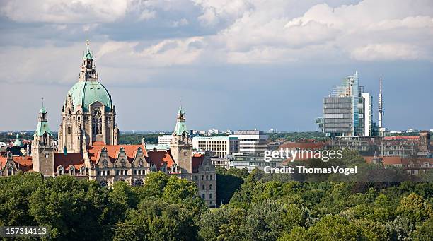 skyline von hannover - hannover stock-fotos und bilder