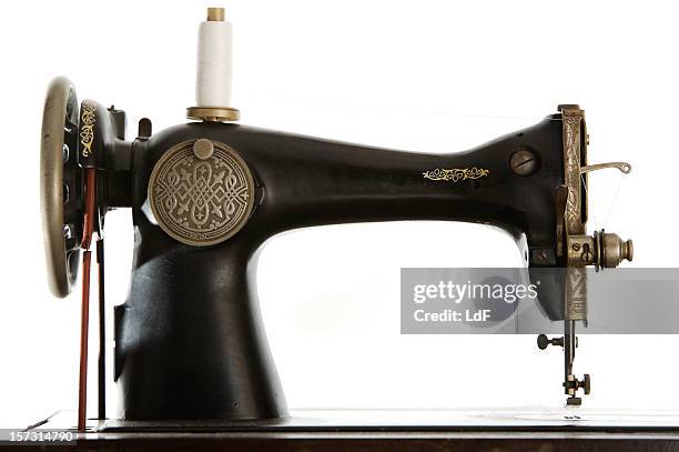 antiga máquina de costura - sewing machine imagens e fotografias de stock