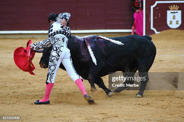 corrida en espagne - bullfight photos et images de collection