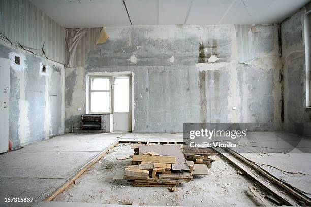 need renovation - geruïneerd stockfoto's en -beelden