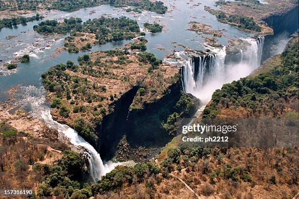 cascate vittoria e il delta - victoria falls foto e immagini stock