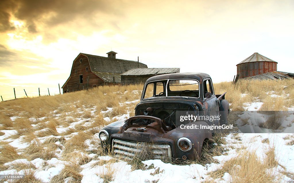 Abandonado Farm os Grandes Planícies no Inverno