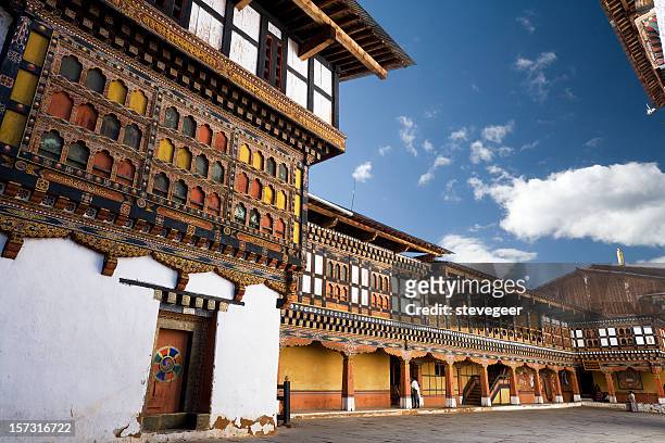 intérieur monastère de paro - bhoutan photos et images de collection
