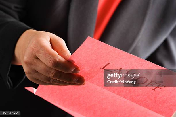 el desempleo y la búsqueda de trabajo debido a reducción de personal layoff y disparo - reducción de personal fotografías e imágenes de stock