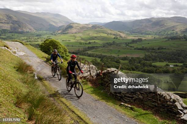 cycling in the lake district - english lake district 個照片及圖片檔