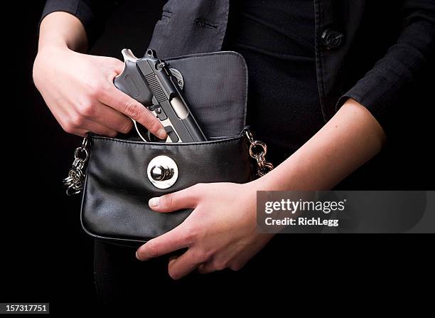 woman carrying handgun - zelfverdediging stockfoto's en -beelden