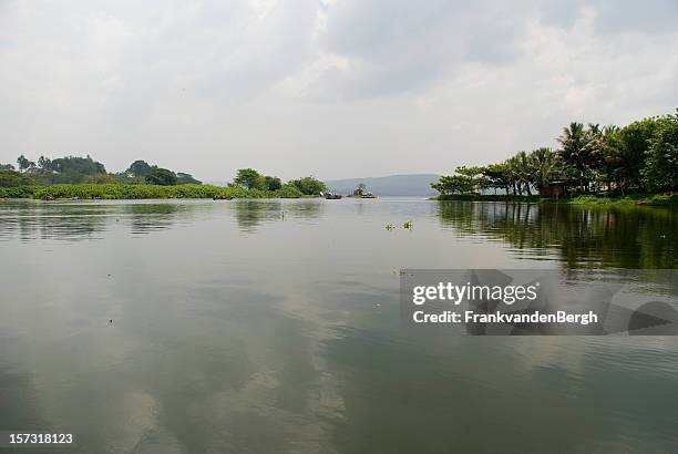 source of the nile 2 - lake victoria stock pictures, royalty-free photos & images