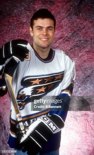 Adam Oates of the Washington Capitals poses for a portrait circa 1998.