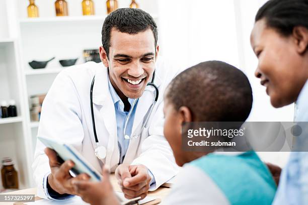 doctor showing family results - custom fit stock pictures, royalty-free photos & images