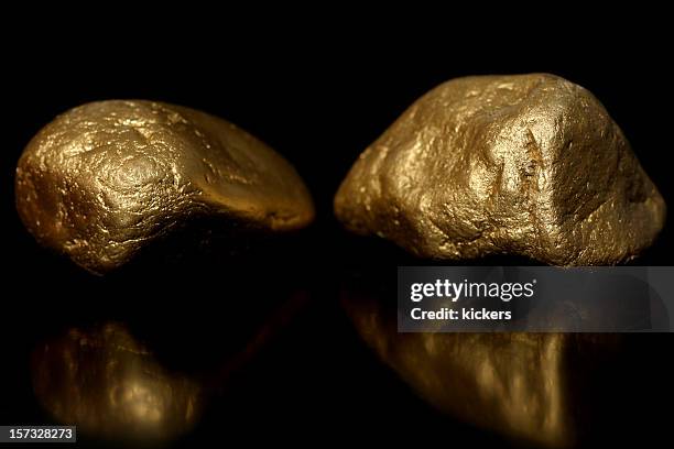 gold nuggets on black - stenklump bildbanksfoton och bilder