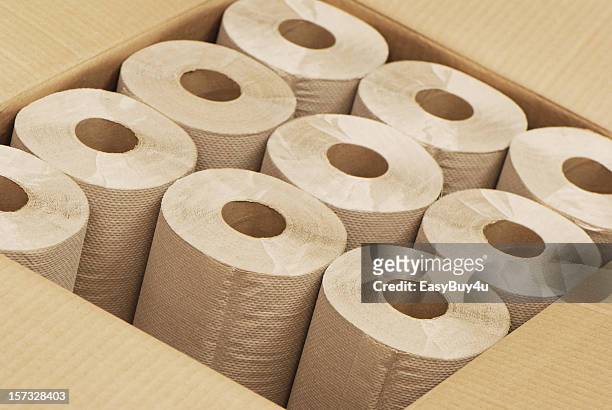 rolls von papier handtücher - kitchen paper stock-fotos und bilder