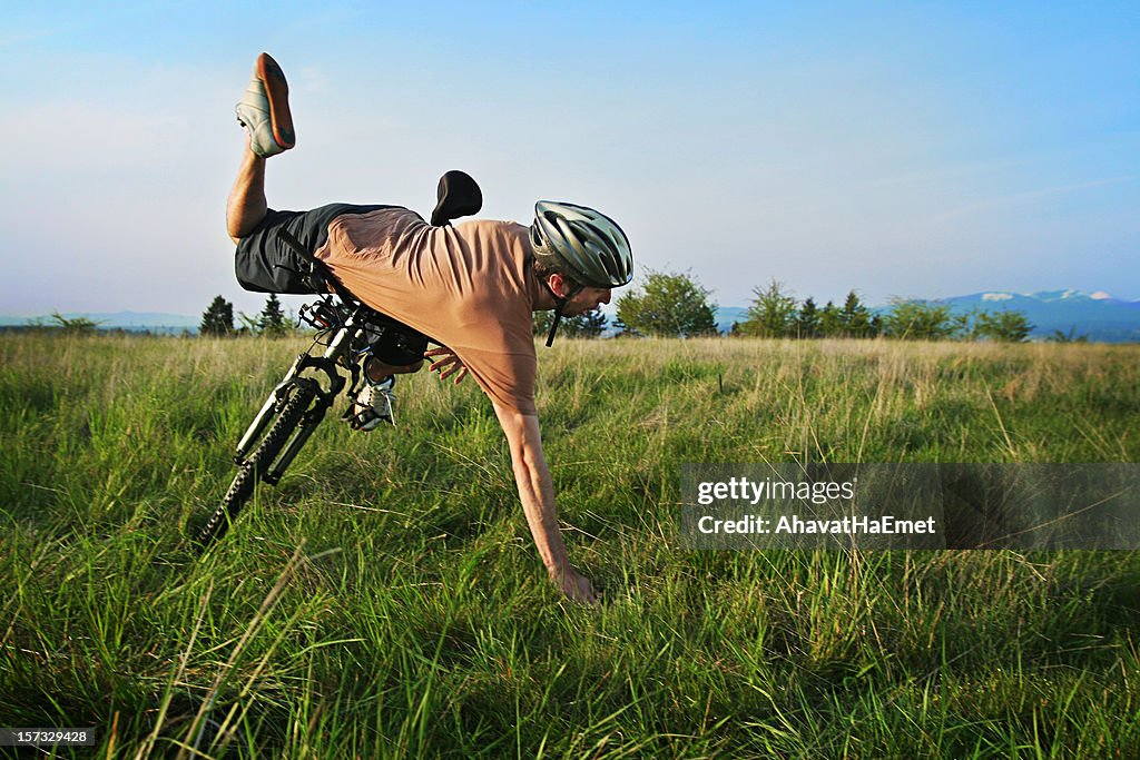 Motociclista de colisão