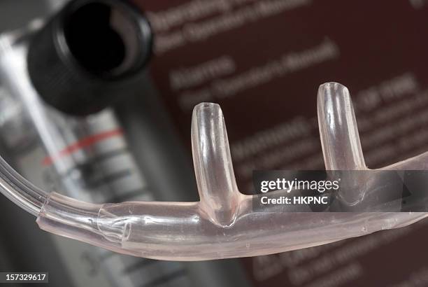 鼻カニューラ酸素管 - nasal cannula ストックフォトと画像