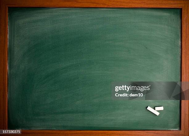 blackboard with chalk - chalkboard background stockfoto's en -beelden