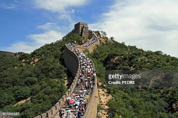 the great wall of china - chinese person stockfoto's en -beelden