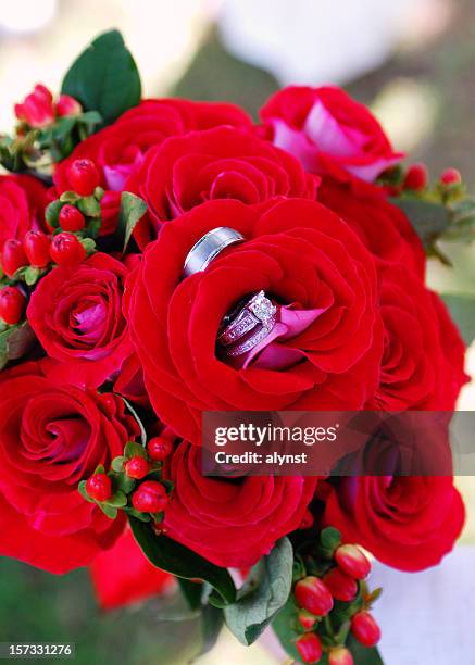 Red Roses Rng Diamond Ring With Red Roses Photos and Premium High Res Pictures ...