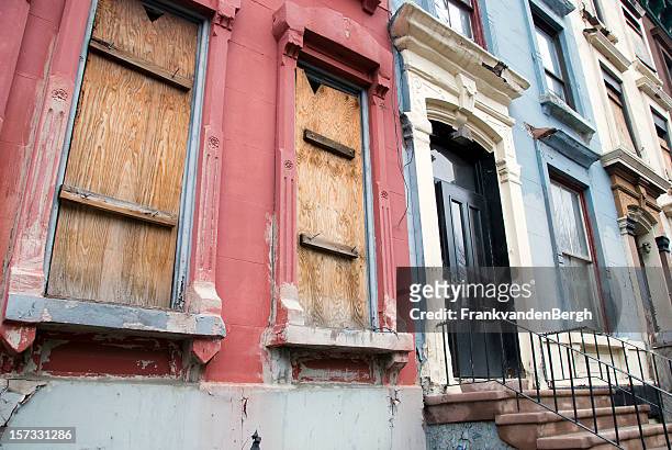 boarded up houses - run down neighborhood stock pictures, royalty-free photos & images