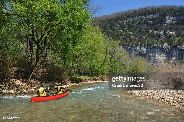 canoa sul fiume buffalo - arkansas foto e immagini stock