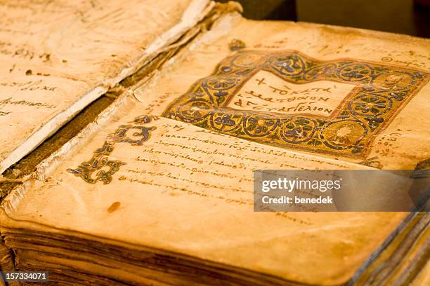 greek gospel - nieuwe testament stockfoto's en -beelden