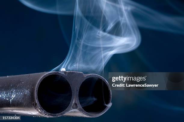 smoking gun - shotgun stockfoto's en -beelden