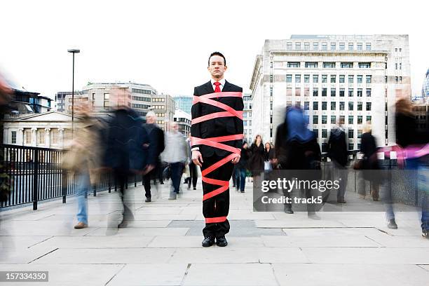 londres negócios homem amarrado em burocracia - red tape expressão inglesa imagens e fotografias de stock