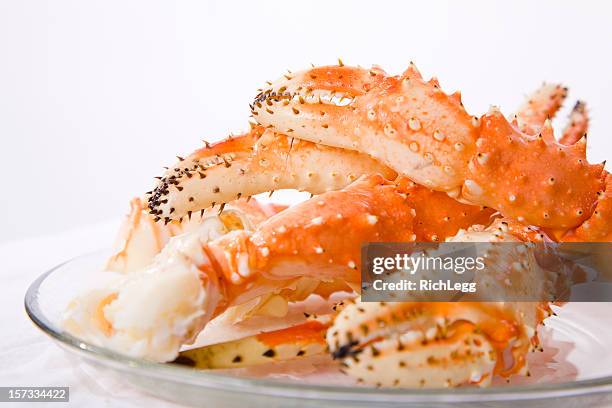 gambe del granchio - alaskan king crab foto e immagini stock