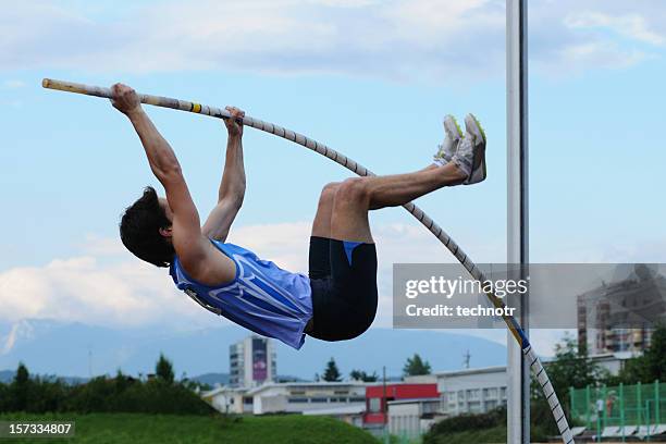 pole vault - mens pole vault stockfoto's en -beelden