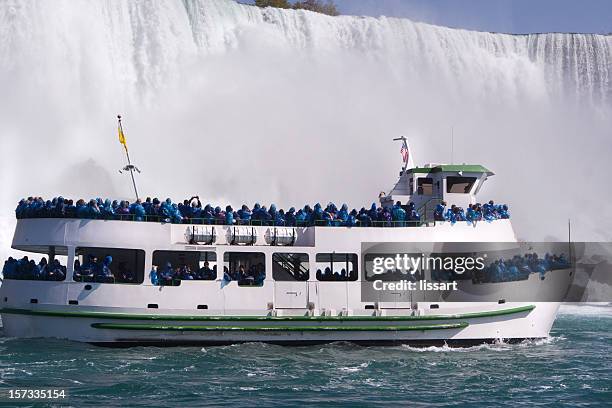 maid of the mist close to horseshoe falls - river niagara stock pictures, royalty-free photos & images