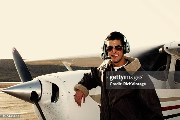 junge männliche pilot - pilotenbrille stock-fotos und bilder