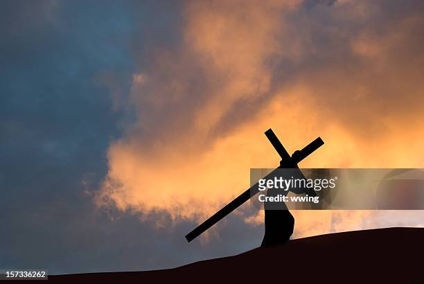 christ carrying the cross on good friday - jesus christ stock pictures, royalty-free photos & images