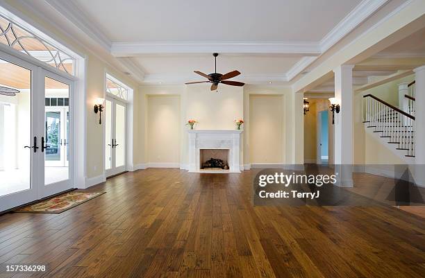 living room with no furniture and wooden floors - houten vloer stockfoto's en -beelden