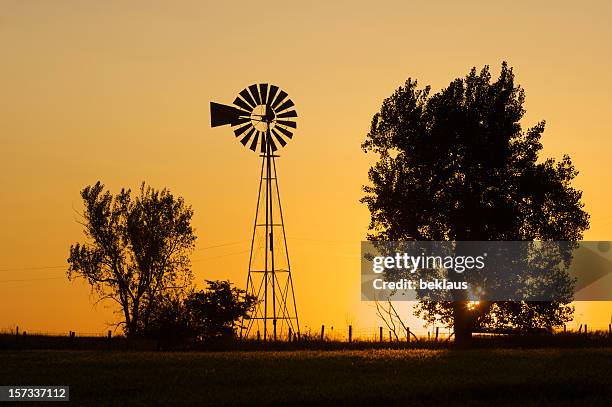 prairie-sunrise - american ranch landscape stock-fotos und bilder