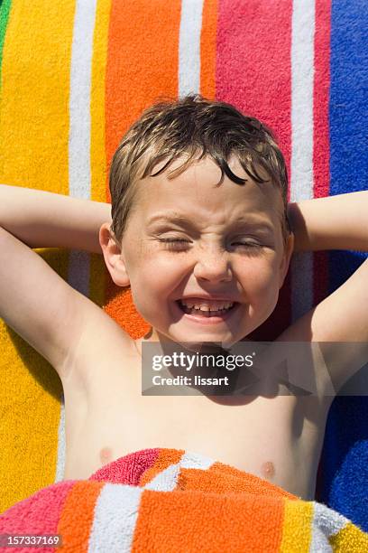 sommer sonnenbäder - boy armpit stock-fotos und bilder