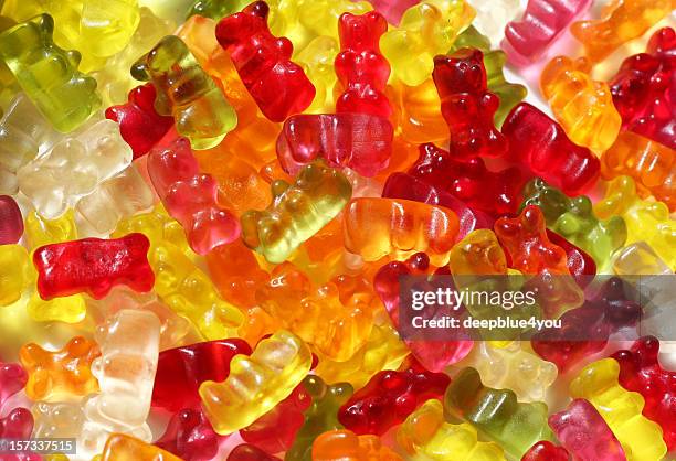 gummy bears fondo - gelatin mold fotografías e imágenes de stock
